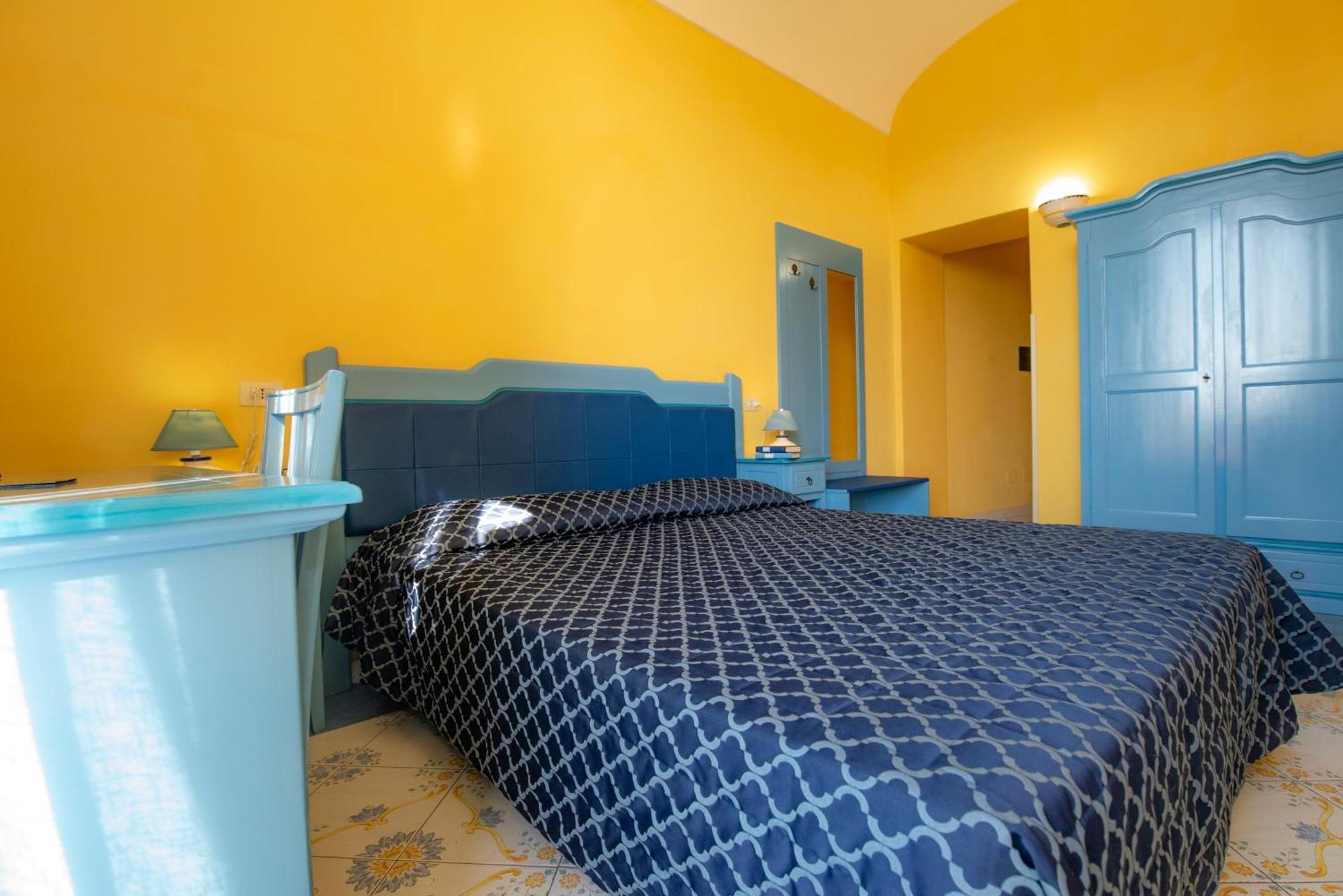 פרוסידה Hotel Savoia מראה חיצוני תמונה